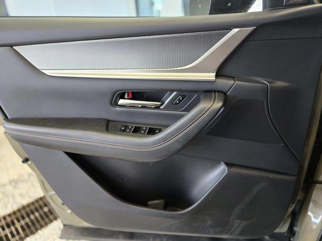 Mazda CX-70 PHEV Vehicle Full-screen Gallery Image 32