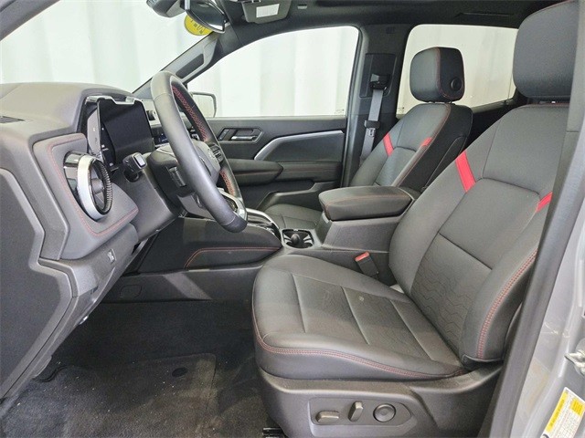 Chevrolet Colorado Vehicle Full-screen Gallery Image 09