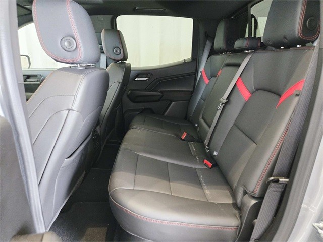 Chevrolet Colorado Vehicle Full-screen Gallery Image 10