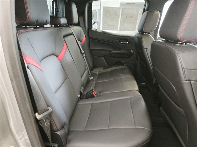 Chevrolet Colorado Vehicle Full-screen Gallery Image 15