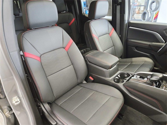 Chevrolet Colorado Vehicle Full-screen Gallery Image 16