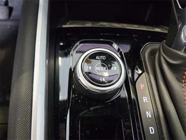 Chevrolet Colorado Vehicle Full-screen Gallery Image 30