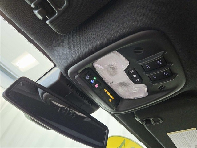 Chevrolet Colorado Vehicle Full-screen Gallery Image 31