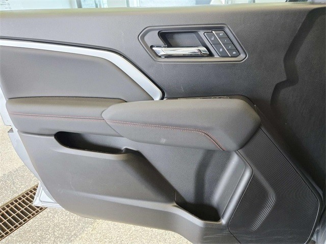 Chevrolet Colorado Vehicle Full-screen Gallery Image 33