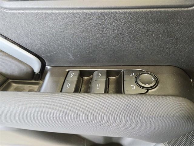 Chevrolet Colorado Vehicle Full-screen Gallery Image 35