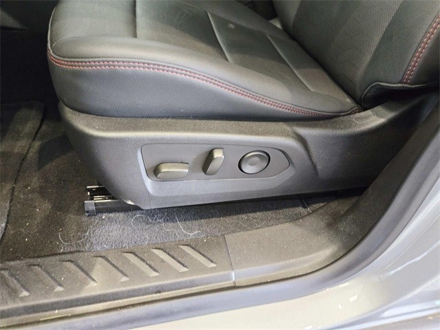 Chevrolet Colorado Vehicle Full-screen Gallery Image 36