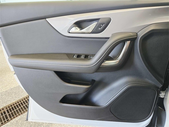 Chevrolet Blazer Vehicle Full-screen Gallery Image 31