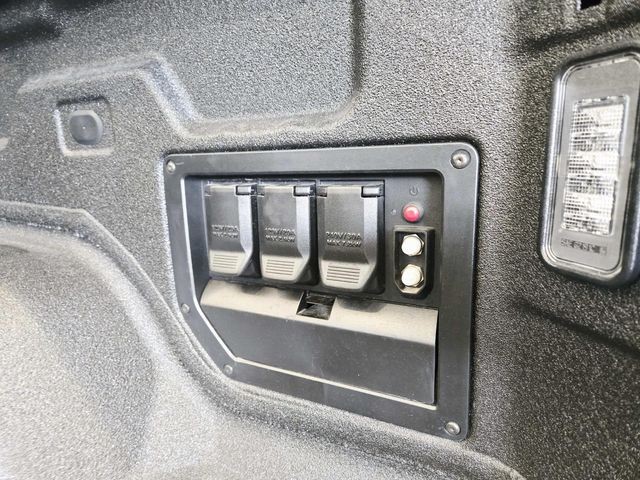 Chevrolet Silverado EV Vehicle Full-screen Gallery Image 11