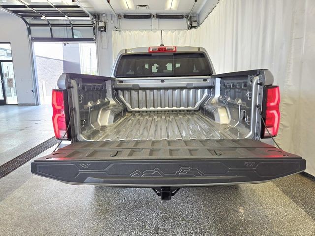 Chevrolet Colorado Vehicle Full-screen Gallery Image 10