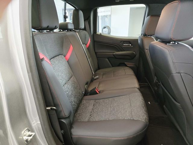 Chevrolet Colorado Vehicle Full-screen Gallery Image 11