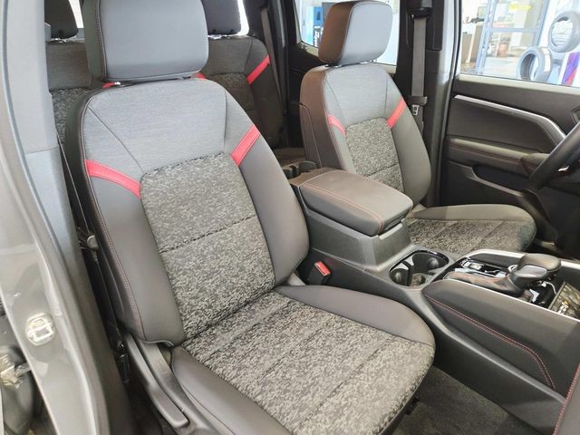 Chevrolet Colorado Vehicle Full-screen Gallery Image 12