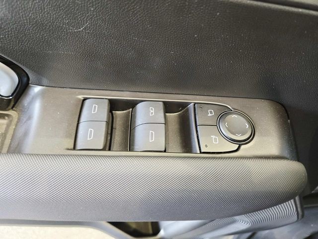 Chevrolet Colorado Vehicle Full-screen Gallery Image 32