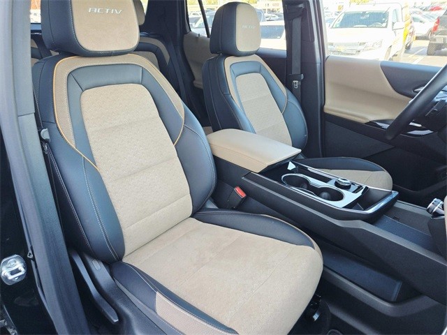 Chevrolet Equinox Vehicle Full-screen Gallery Image 12