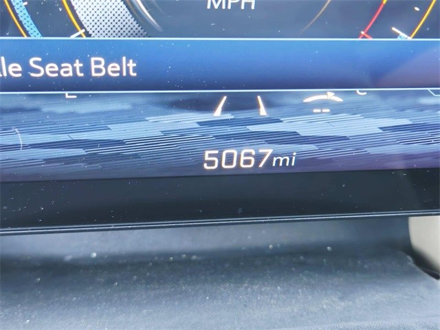 Chevrolet Equinox Vehicle Full-screen Gallery Image 19