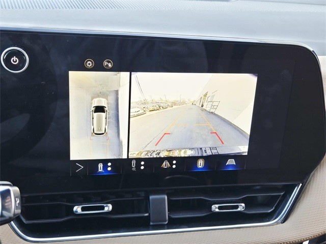 Chevrolet Equinox Vehicle Full-screen Gallery Image 23