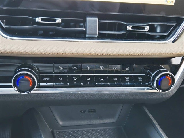 Chevrolet Equinox Vehicle Full-screen Gallery Image 24