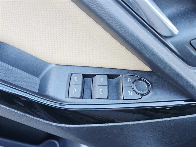 Chevrolet Equinox Vehicle Full-screen Gallery Image 29