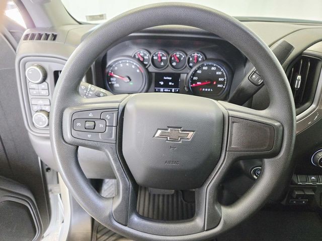 Chevrolet Silverado 1500 Vehicle Full-screen Gallery Image 14