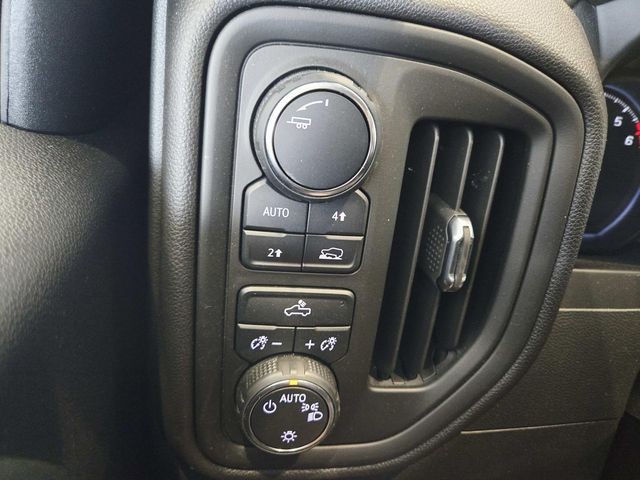 Chevrolet Silverado 1500 Vehicle Full-screen Gallery Image 24