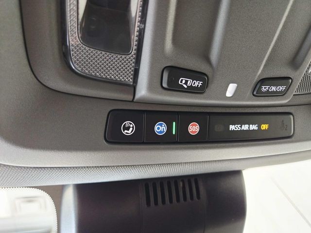 Chevrolet Silverado 1500 Vehicle Full-screen Gallery Image 25