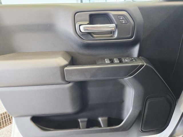 Chevrolet Silverado 1500 Vehicle Full-screen Gallery Image 26