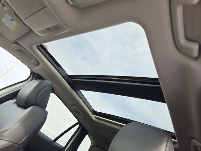 Mazda CX-50 Hybrid Vehicle Full-screen Gallery Image 06