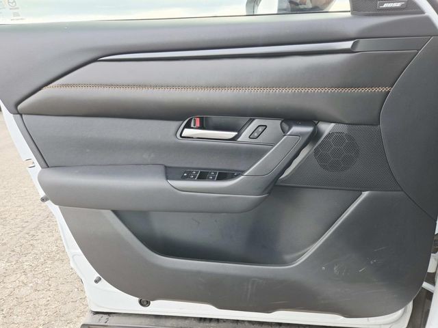 Mazda CX-50 Hybrid Vehicle Full-screen Gallery Image 12