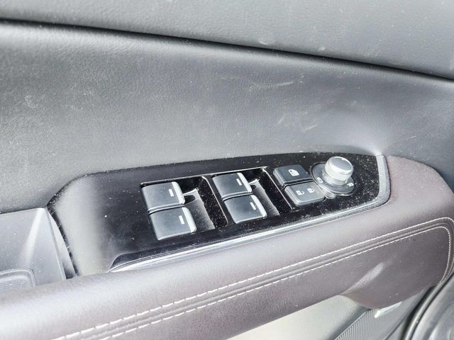 Mazda CX-5 Vehicle Full-screen Gallery Image 33