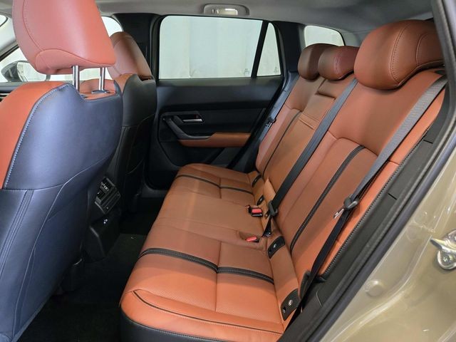 Mazda CX-50 Vehicle Full-screen Gallery Image 10