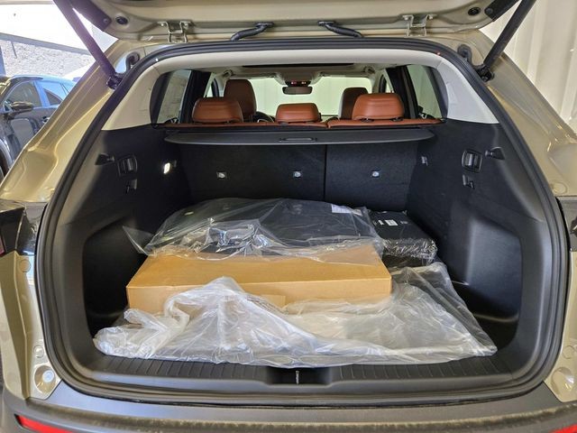 Mazda CX-50 Vehicle Full-screen Gallery Image 11