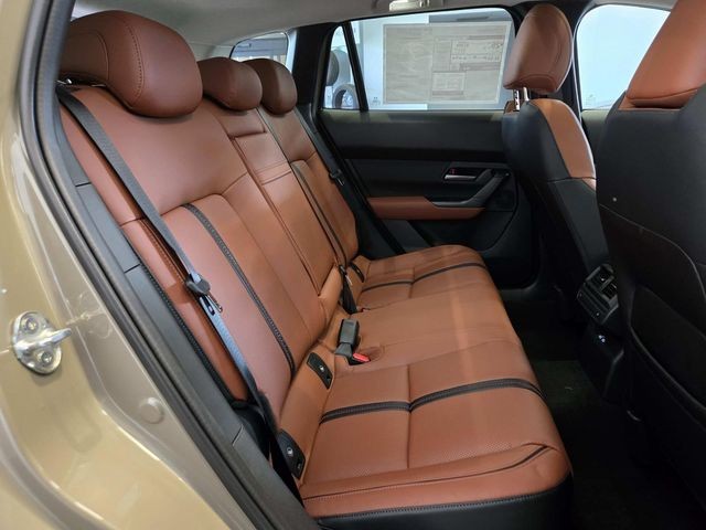 Mazda CX-50 Vehicle Full-screen Gallery Image 12