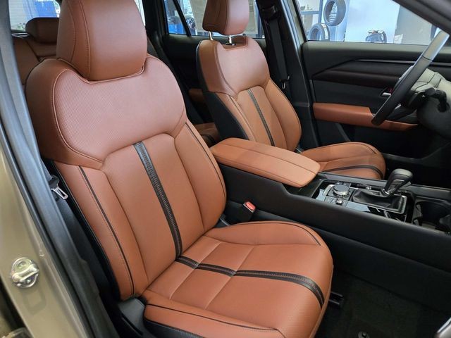 Mazda CX-50 Vehicle Full-screen Gallery Image 13