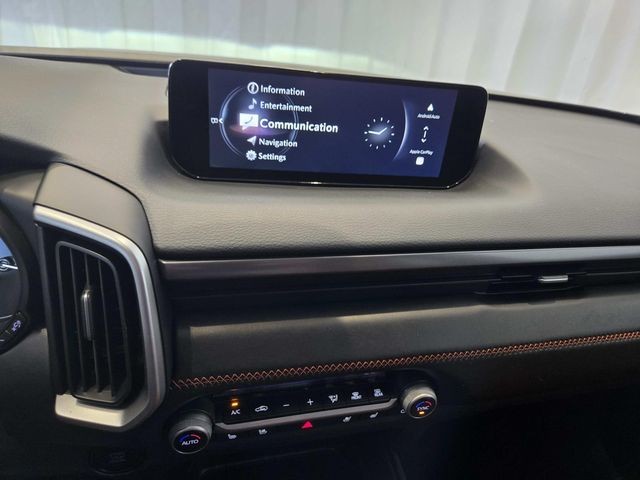 Mazda CX-50 Vehicle Full-screen Gallery Image 18