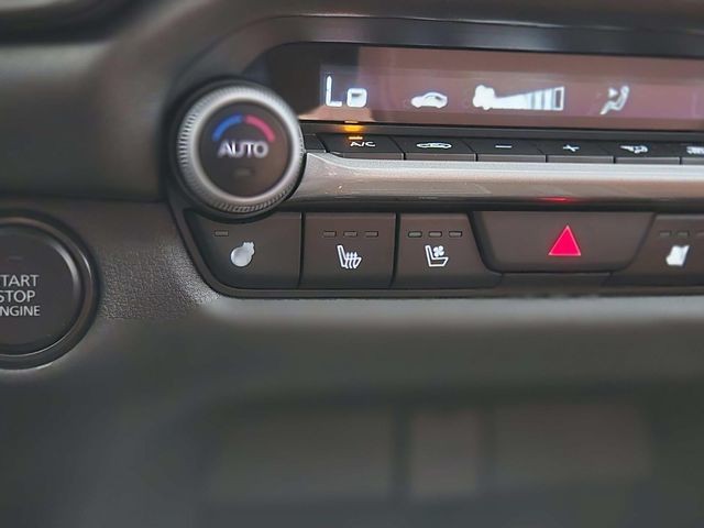 Mazda CX-50 Vehicle Full-screen Gallery Image 22