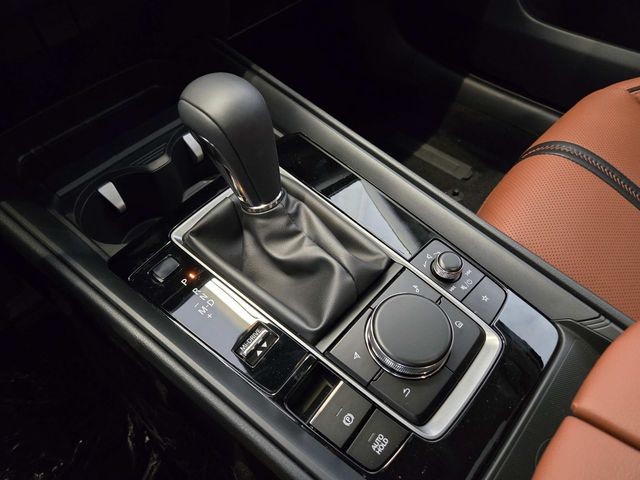 Mazda CX-50 Vehicle Full-screen Gallery Image 23