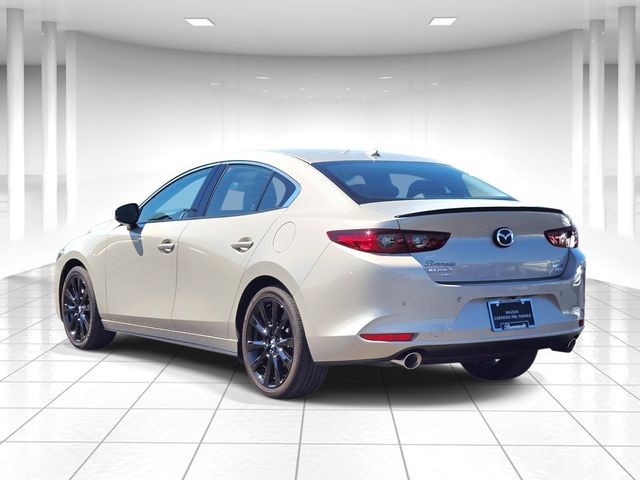 Mazda Mazda3 Vehicle Full-screen Gallery Image 03