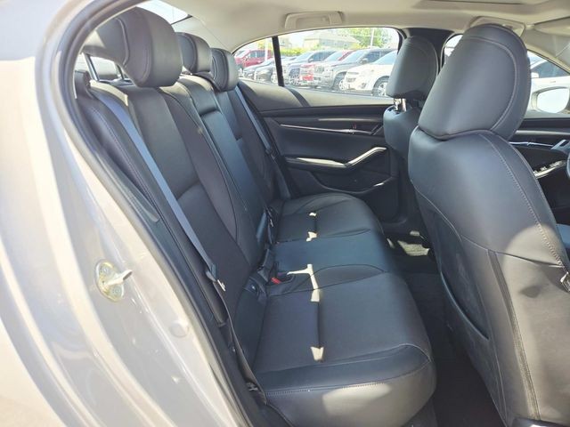 Mazda Mazda3 Vehicle Full-screen Gallery Image 12
