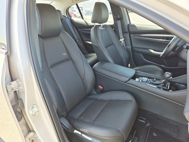 Mazda Mazda3 Vehicle Full-screen Gallery Image 13