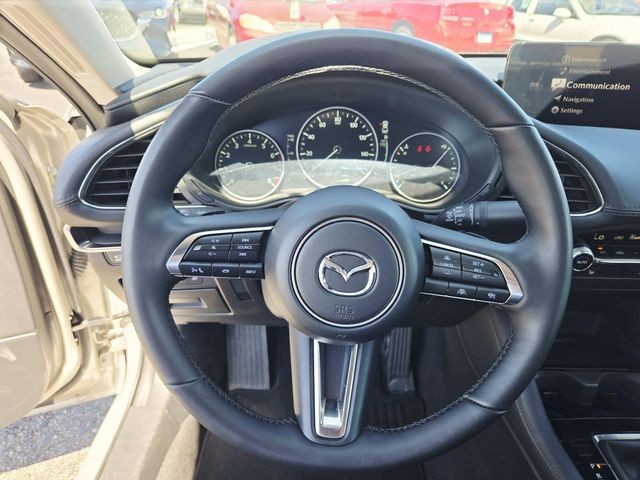 Mazda Mazda3 Vehicle Full-screen Gallery Image 16