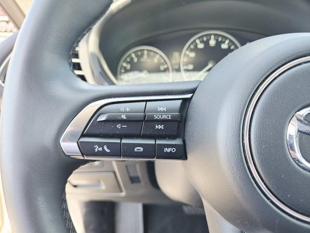 Mazda Mazda3 Vehicle Full-screen Gallery Image 17