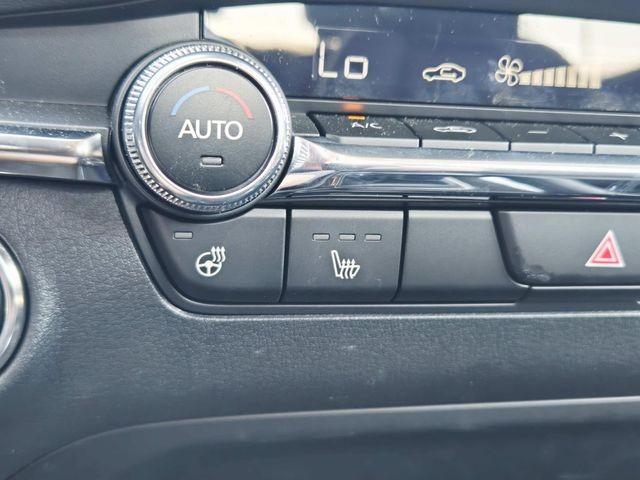 Mazda Mazda3 Vehicle Full-screen Gallery Image 25