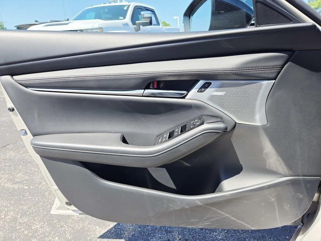 Mazda Mazda3 Vehicle Full-screen Gallery Image 31