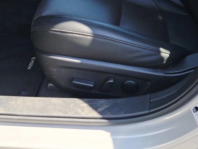Mazda Mazda3 Vehicle Full-screen Gallery Image 34