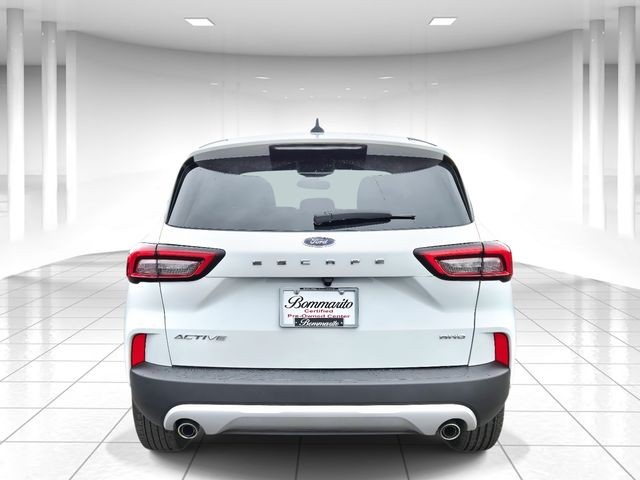 Ford Escape Vehicle Full-screen Gallery Image 04