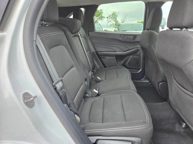 Ford Escape Vehicle Full-screen Gallery Image 11