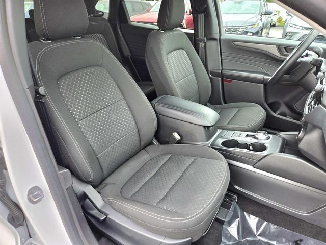 Ford Escape Vehicle Full-screen Gallery Image 12