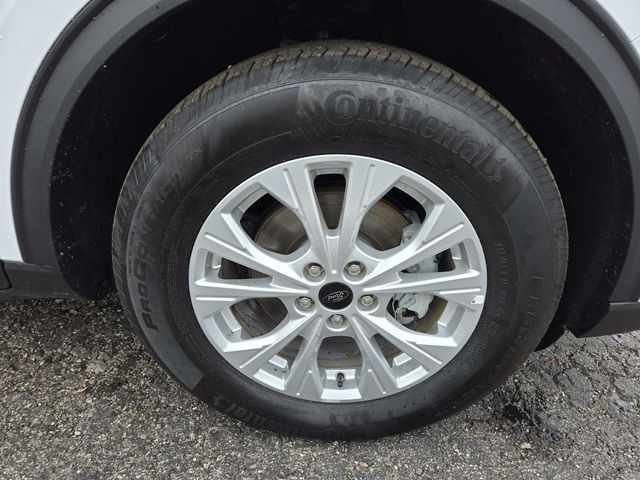 Ford Escape Vehicle Full-screen Gallery Image 13