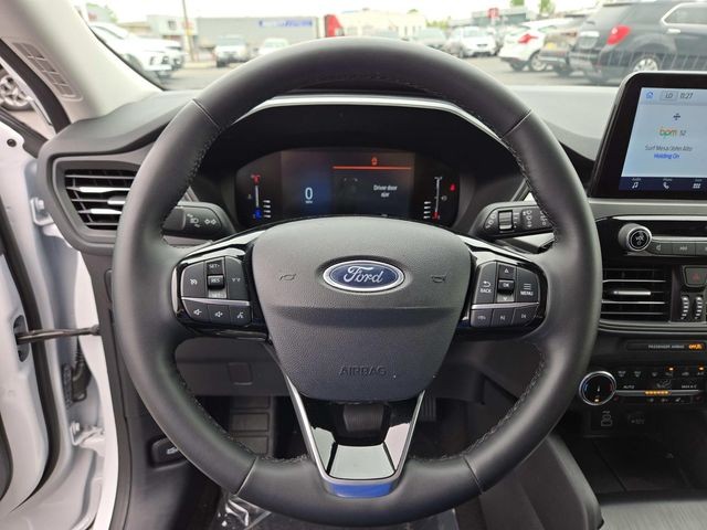 Ford Escape Vehicle Full-screen Gallery Image 15