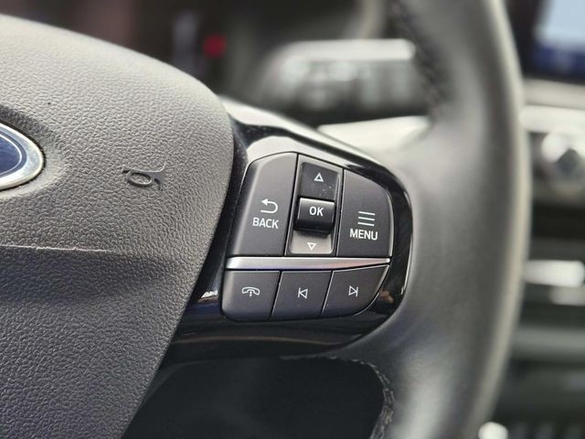 Ford Escape Vehicle Full-screen Gallery Image 17