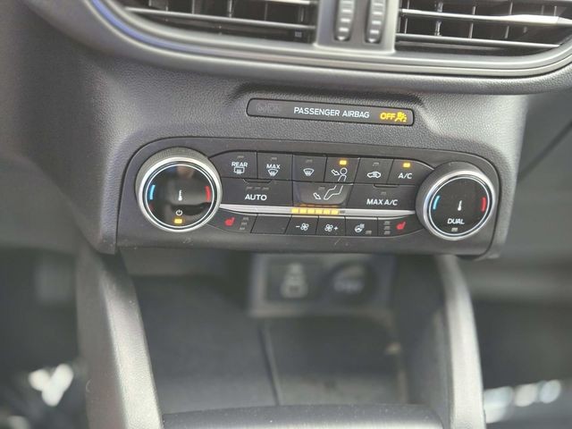 Ford Escape Vehicle Full-screen Gallery Image 24